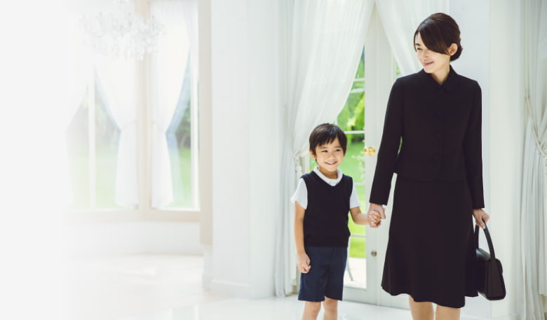 お受験スーツの服装マナー～幼稚園・小学校の面接時の母親(ママ)の着こなしって？～