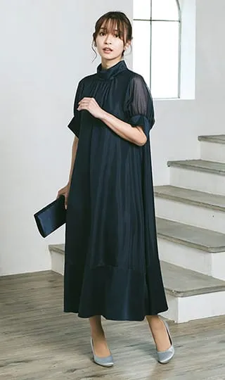 ハイネックのギャザーロングドレス