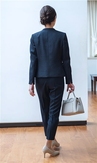 Vカラージャケット+9分丈テーパードパンツ