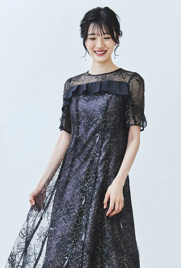 ラメラインフラワー刺繍×シフォンドレス ブラック系の画像1