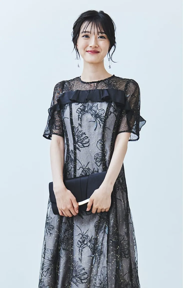 ラメラインフラワー刺繍×シフォンドレス ブラックホワイト系の画像1