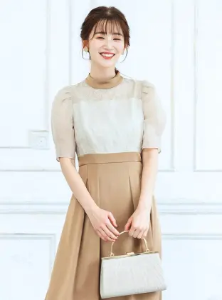 刺繍レース切替サテンワンピースの画像