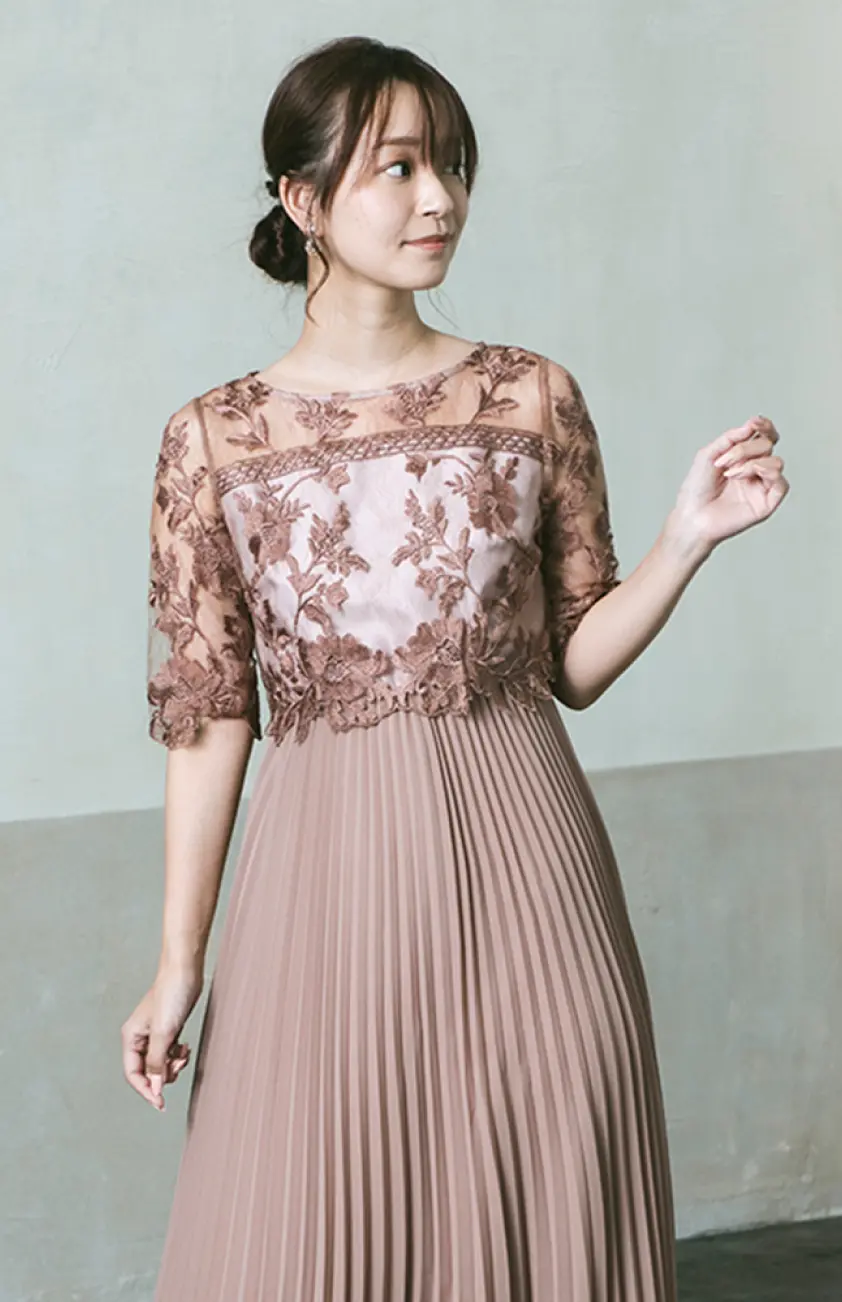 刺繍レース切替プリーツロングドレスの画像１