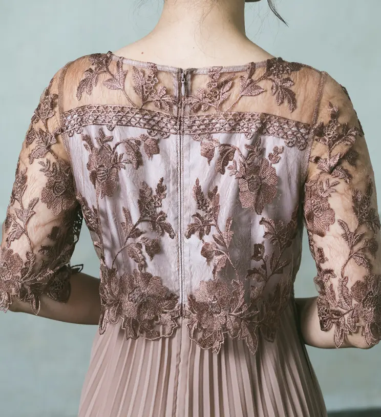 刺繍レース切替プリーツロングドレスの画像２