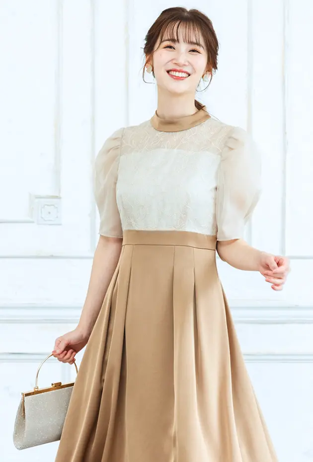 刺繍レース切替サテンワンピースの画像1