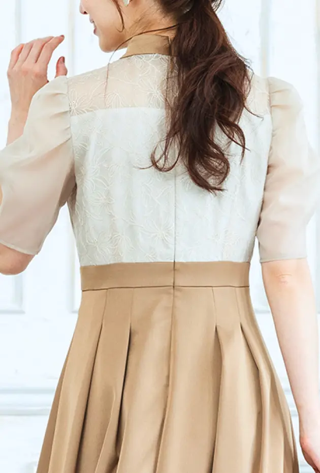 刺繍レース切替サテンワンピースの画像2