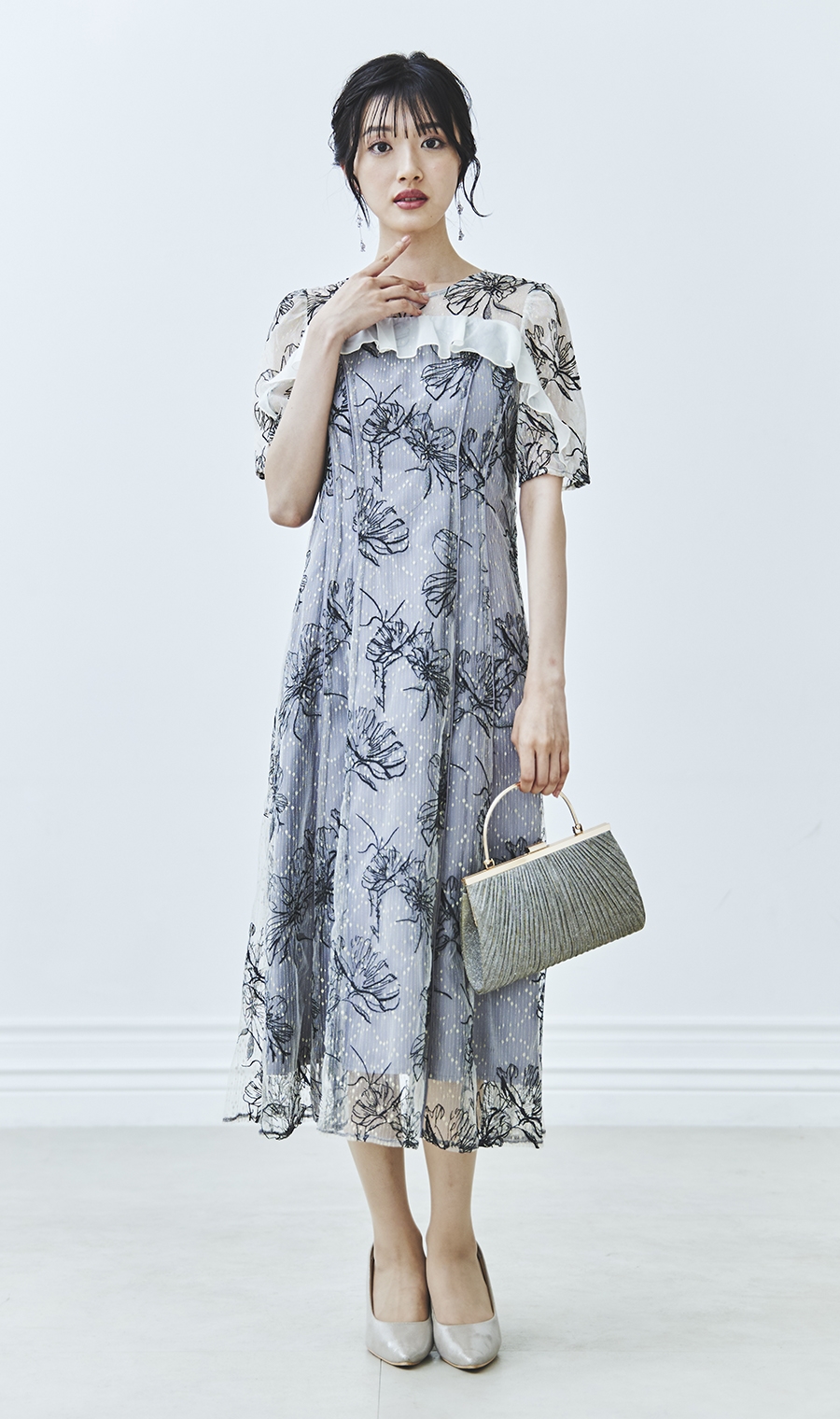 ラメラインフラワー刺繍×シフォンドレス