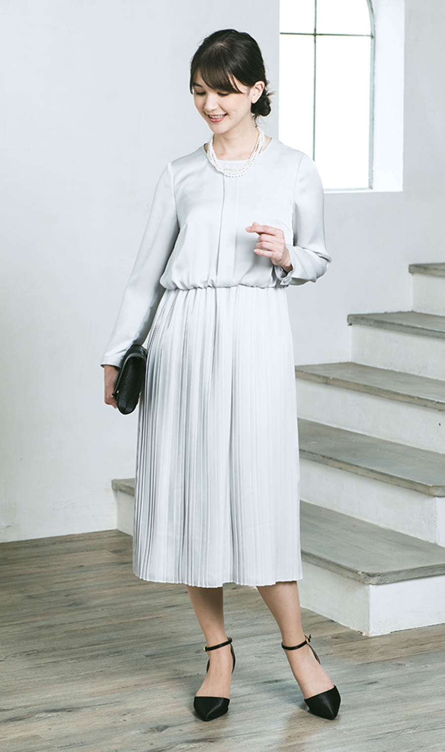 ラウンドネックプリーツドレス