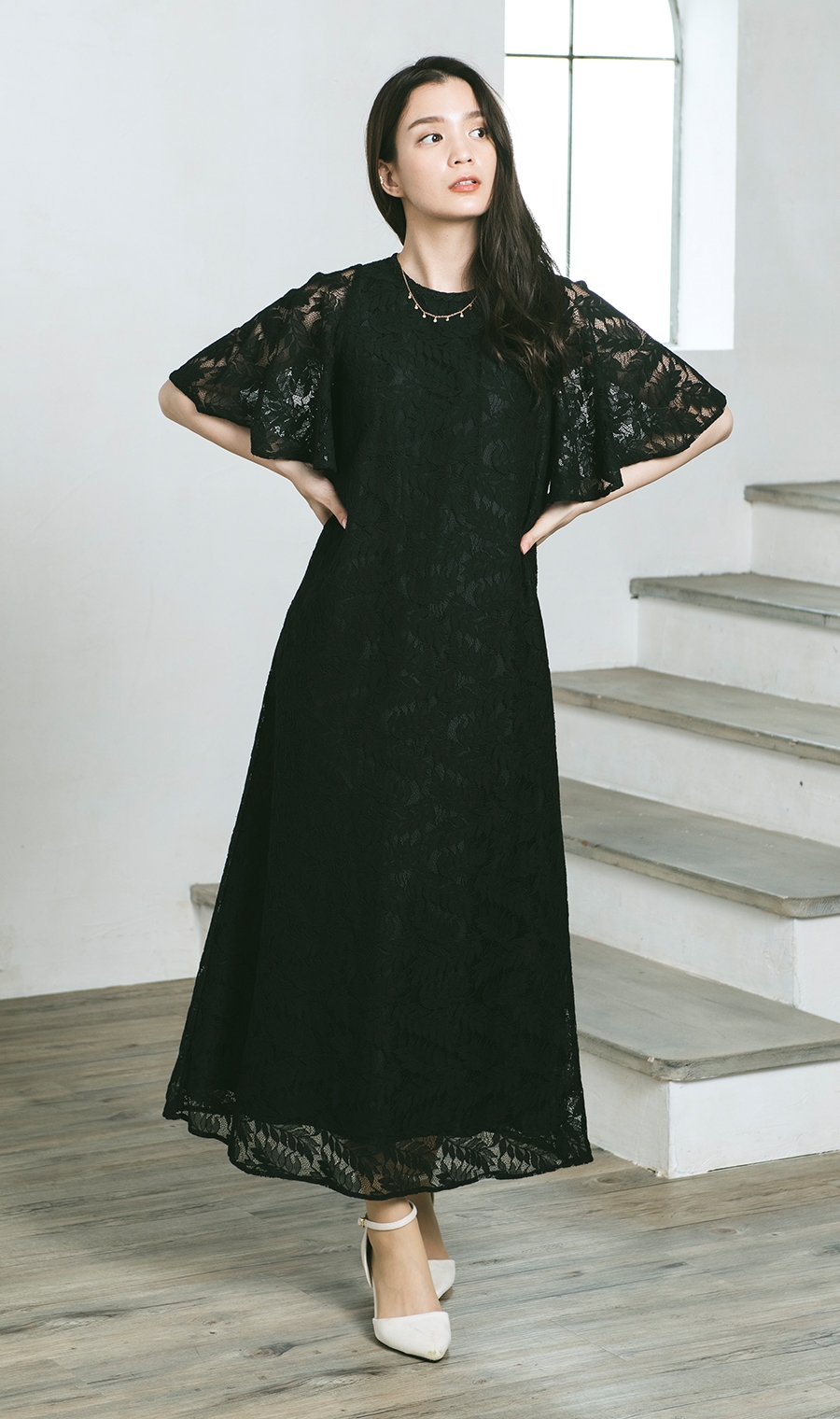 フレアスリーブ総レースドレス