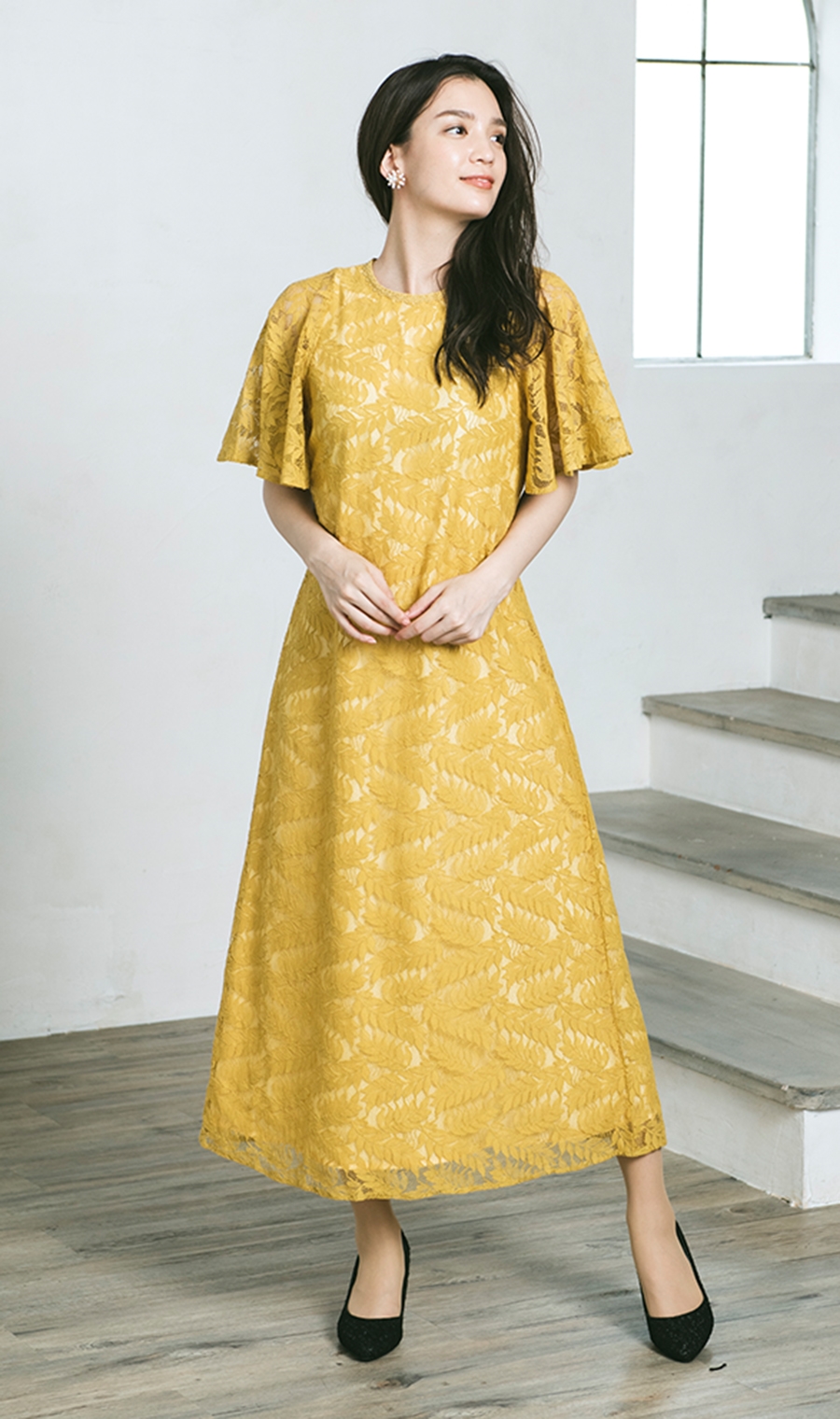 フレアスリーブ総レースドレス