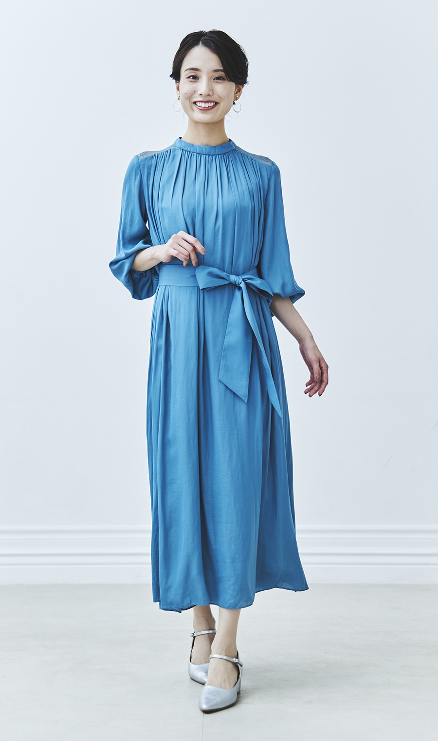 サテンウエストリボンドレス