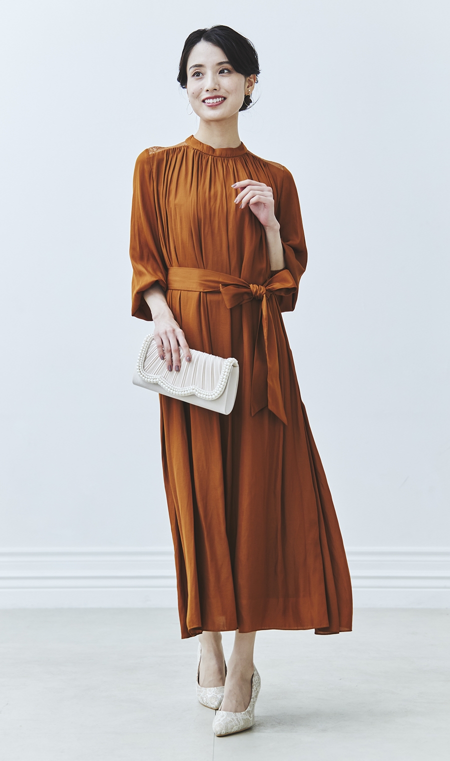 サテンウエストリボンドレス